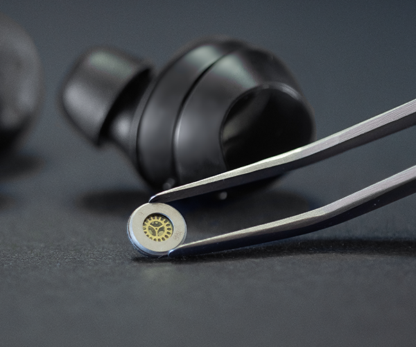 Conamara MEMS speaker with tweezers and wireless earbuds